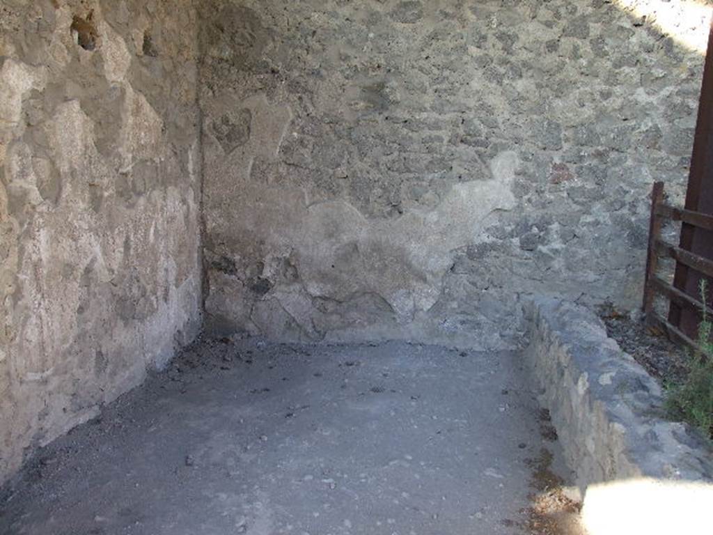 II.8.6 Pompeii December 2006. Doorway to garden area, and south wall.   