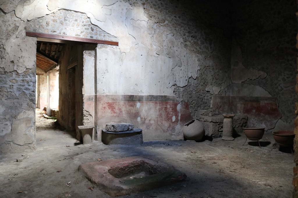 II.9.1 Pompeii. December 2018. Looking across atrium 4 towards east wall and south-east corner. Photo courtesy of Aude Durand.