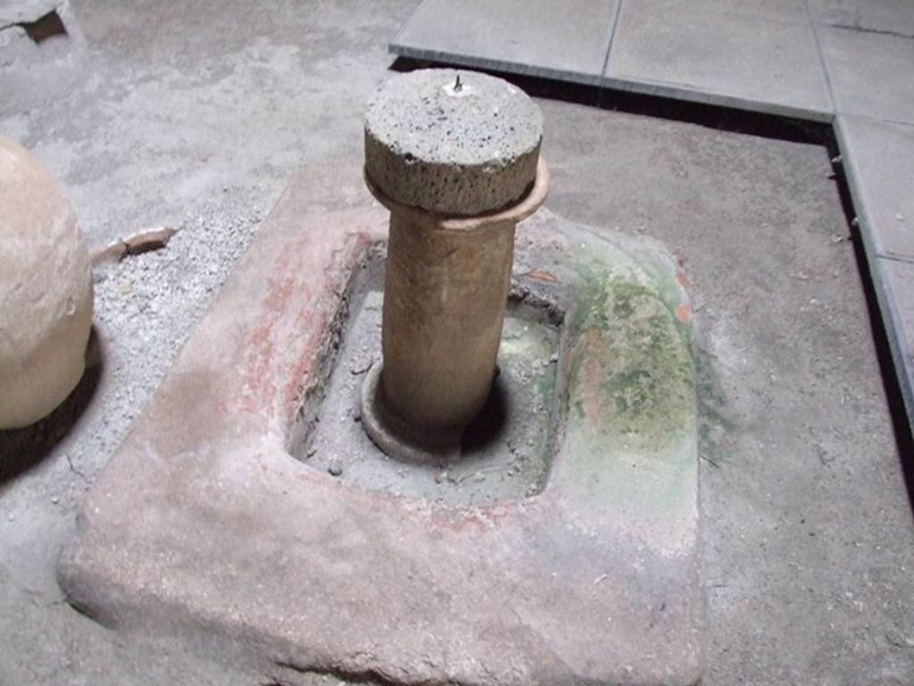 II.9.1 Pompeii. December 2007. Cistern head in impluvium in atrium?