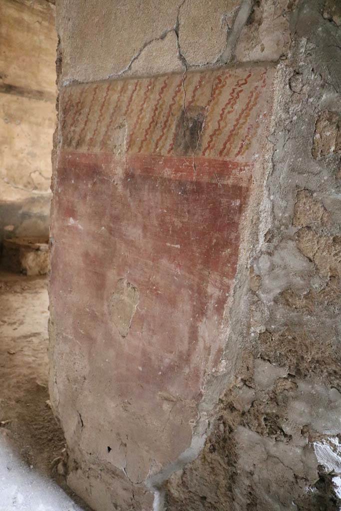 II.9.1 Pompeii. December 2018. 
Decorative paintwork on south wall of corridor 6 near doorway to room 5 with large window on south side of corridor behind atrium.  
Photo courtesy of Aude Durand.

