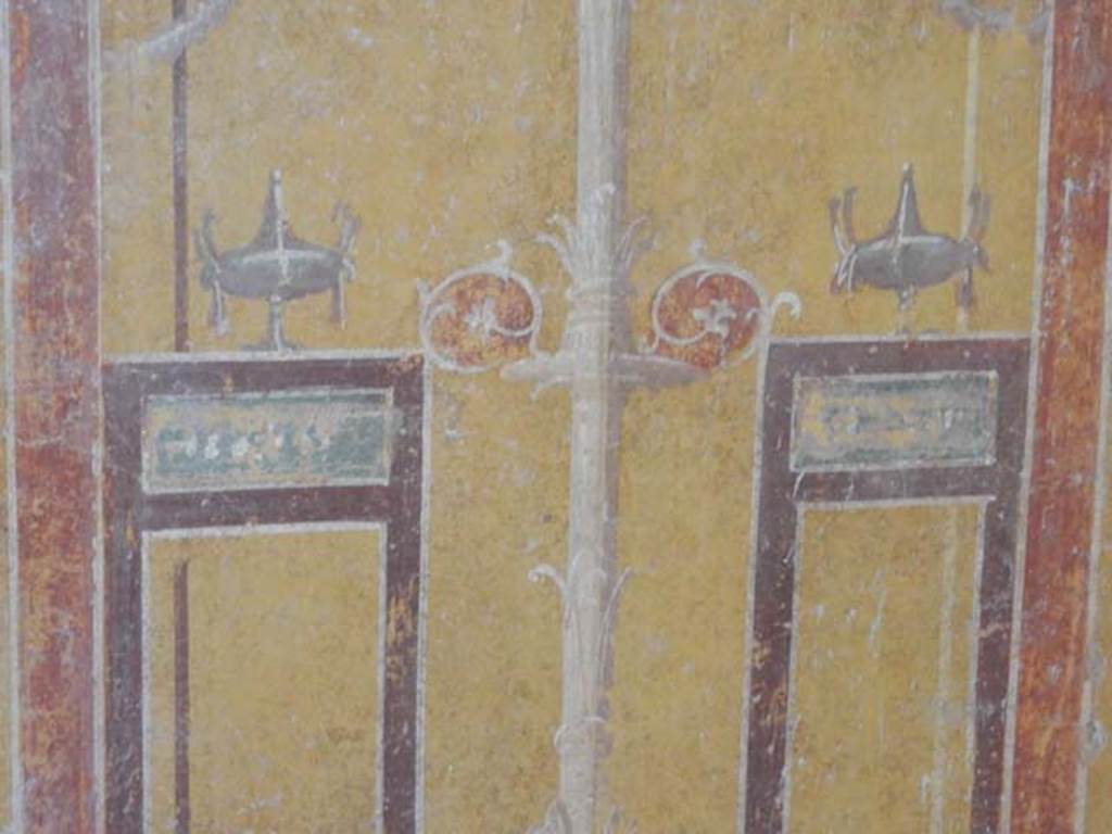 II.9.4, Pompeii. May 2018. Room 8, detail from south wall. Photo courtesy of Buzz Ferebee. 