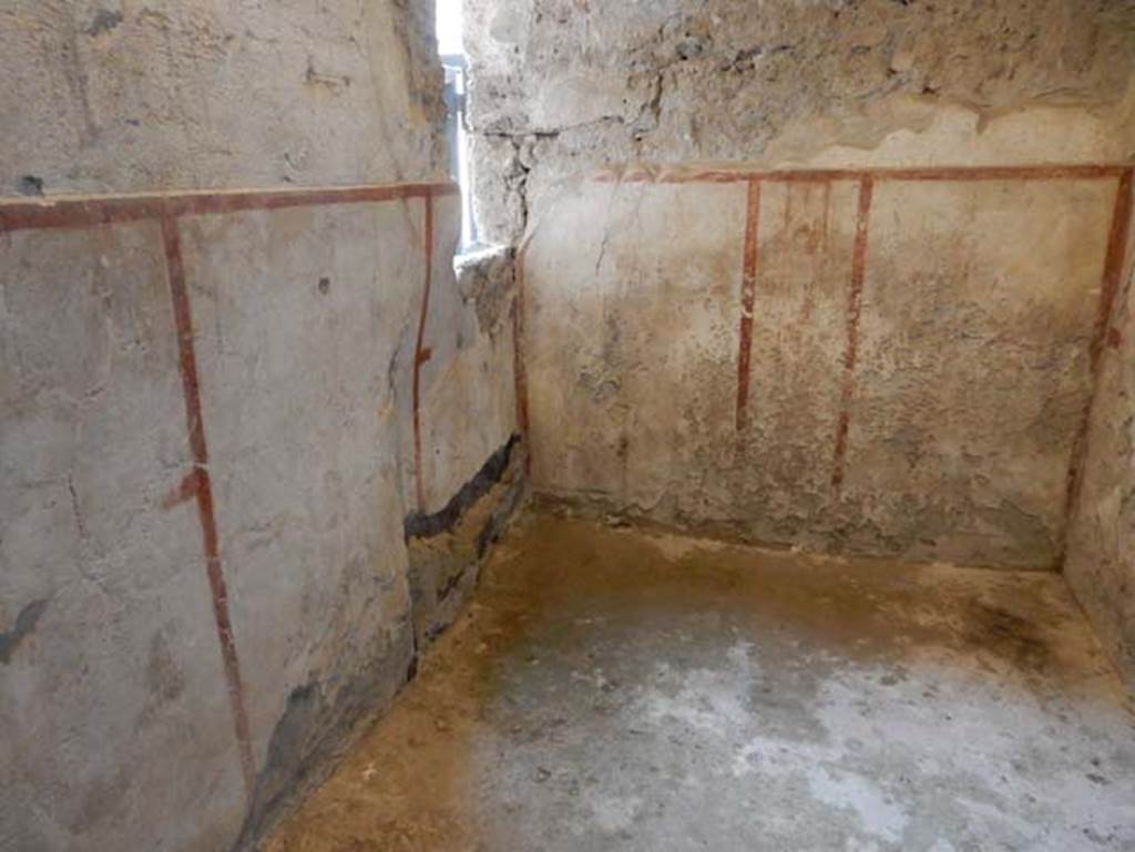II.9.4, Pompeii. May 2018. Room 1, looking towards south-west corner, with window to entrance corridor and recess.
Photo courtesy of Buzz Ferebee. 
