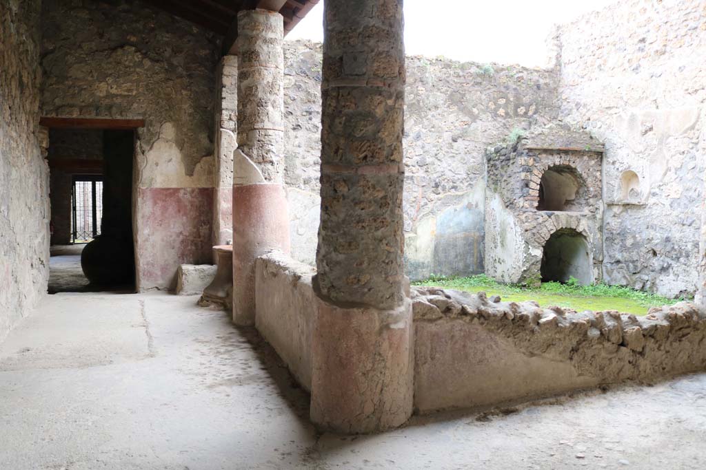II.9.5 Pompeii, December 2018. Looking west from two-sided peristyle 6, along corridor towards entrance doorway. Photo courtesy of Aude Durand.