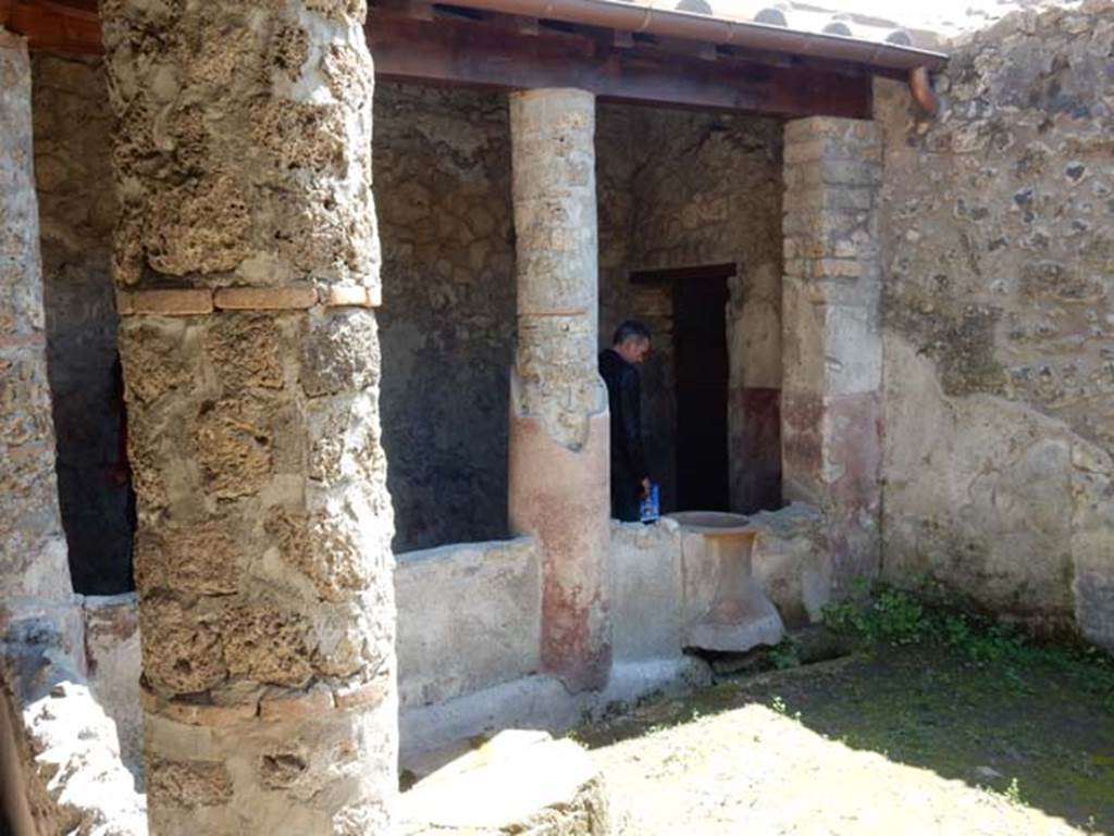 II.9.5 Pompeii, May 2018. 
Peristyle 6, looking from east portico towards south portico in south-west corner and doorway to entrance corridor. Photo courtesy of Buzz Ferebee.


