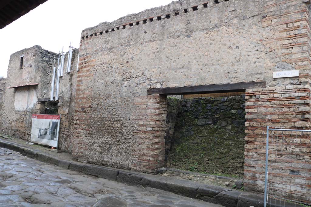 III.2.2 Pompeii, on left and III.2.3, on right. December 2018. 
Entrance doorways on north side of Via dell’Abbondanza. Photo courtesy of Aude Durand.
