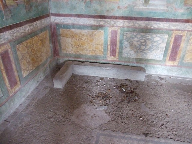 III.4.b. Pompeii.  March 2009. Room 3.  Oecus.  Mosaic floor