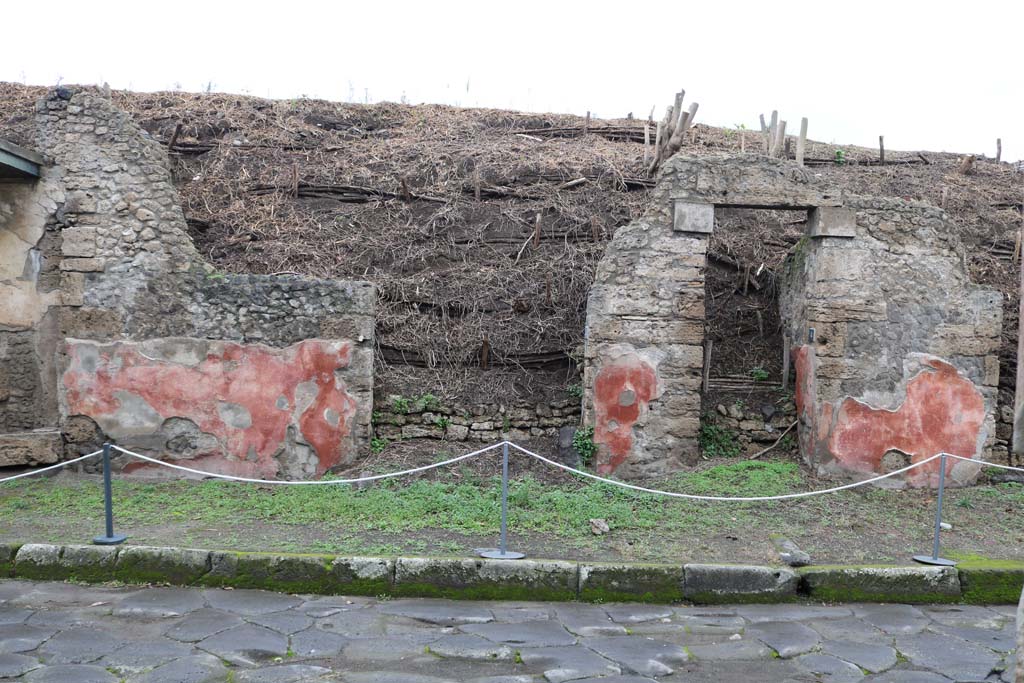 III.5.3 Pompeii. May 2024. East side of entrance doorway. Photo courtesy of Klaus Heese.

