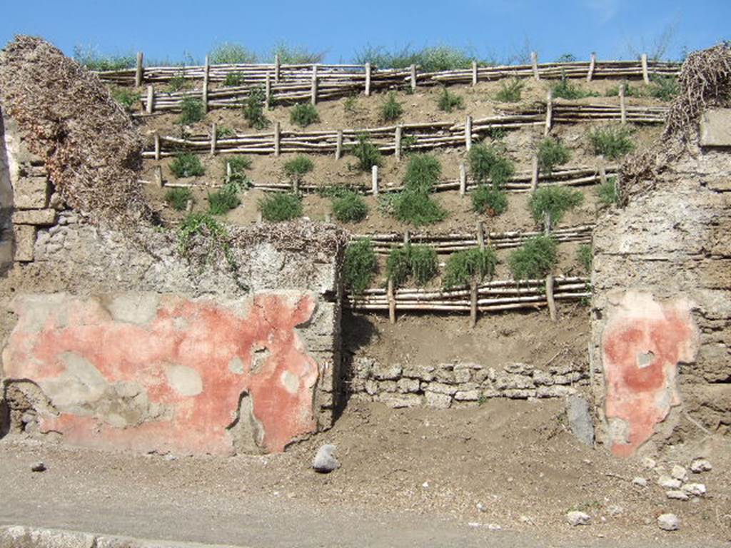 III.5.3 and III.5.4 Pompeii. December 2004. Entrance doorways.

