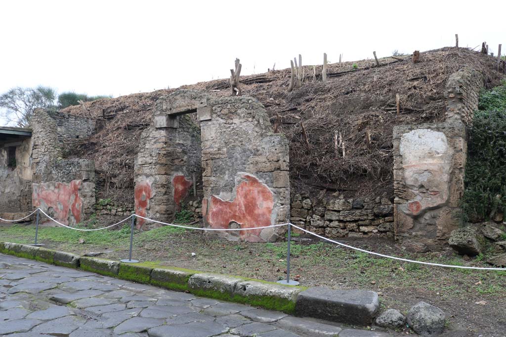 III.5.5 Pompeii, on right. December 2018. 
Looking west towards entrance doorways on north side of Via dell’Abbondanza, with III.5.3, on left. Photo courtesy of Aude Durand.
