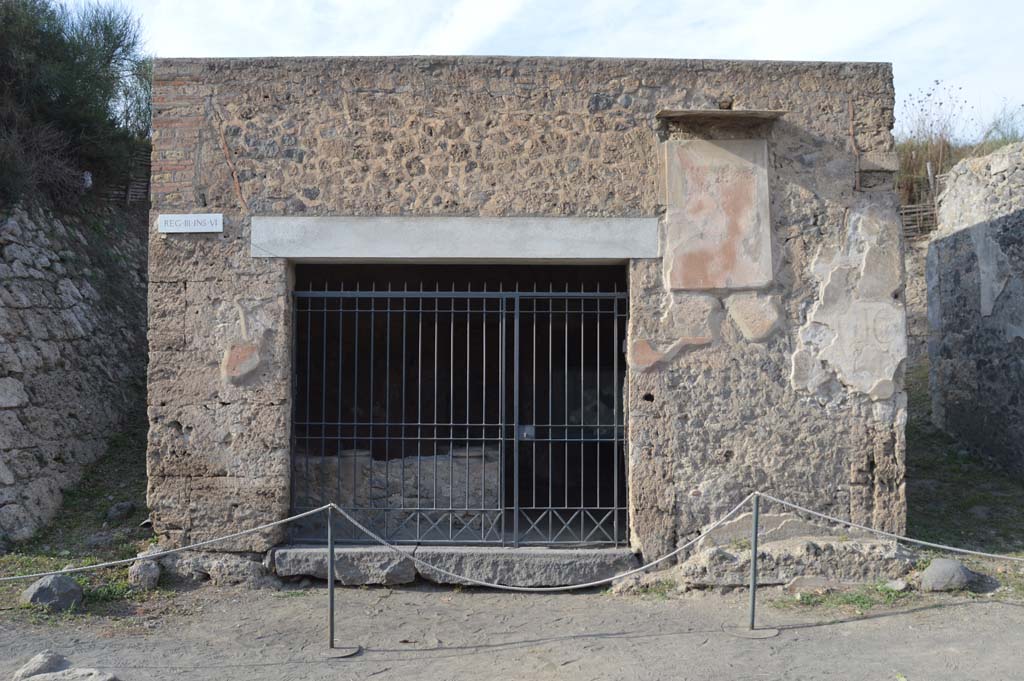 III.6.1 Pompeii. July 2011. Entrance doorway on north side of Via dell’Abbondanza.
Photo courtesy of Rick Bauer.
