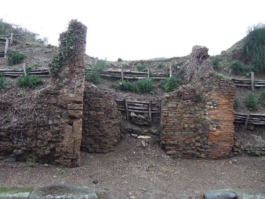 III.7.4 Pompeii. December 2005. Entrance doorway.