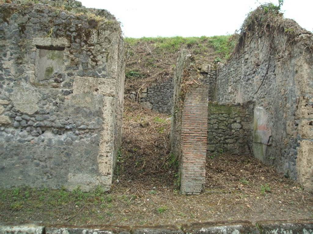 III.8.3 Pompeii (on right).  May 2005. Small shop with rear door, leading into the atrium of III.8.4.