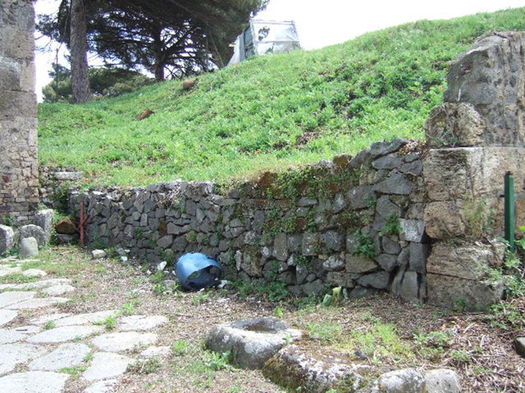 Pompeii.  May 2006. Site of III.12.a, III.12.b (in side street) now blocked.