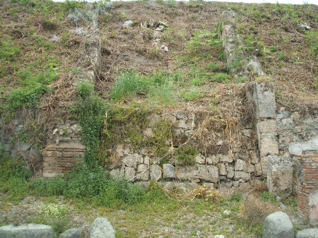 IV.1.g Pompeii. May 2005.             Unnamed blocked vicolo                  IV.2 