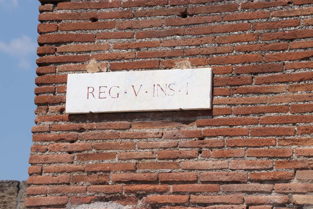 V.1.1 Pompeii. September 2021. Region and insula identification plaque. Photo courtesy of Klaus Heese.

