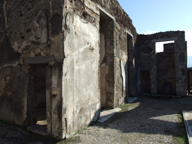 V.1.7 Pompeii.  December 2007. Room 11.  Painted walls.