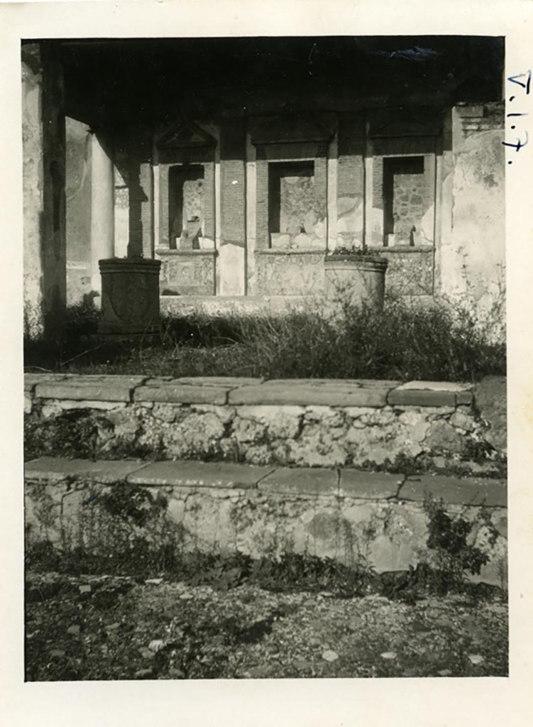 V.1.7 Pompeii. Pre-1937-39. Looking north from tablinum, room 8.
Photo courtesy of American Academy in Rome, Photographic Archive. Warsher collection no. 1484.
