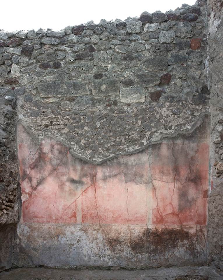 V.1.7 Pompeii. c.2005-7. 
Room 16, west wall. Photo by Hans Thorwid. 
Photo courtesy of the Swedish Pompeii Project. 
