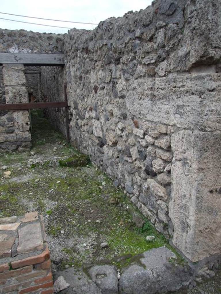 VI.1.21 Pompeii. December 2007. Entrance to steps to dwelling on upper floor, in foreground.
