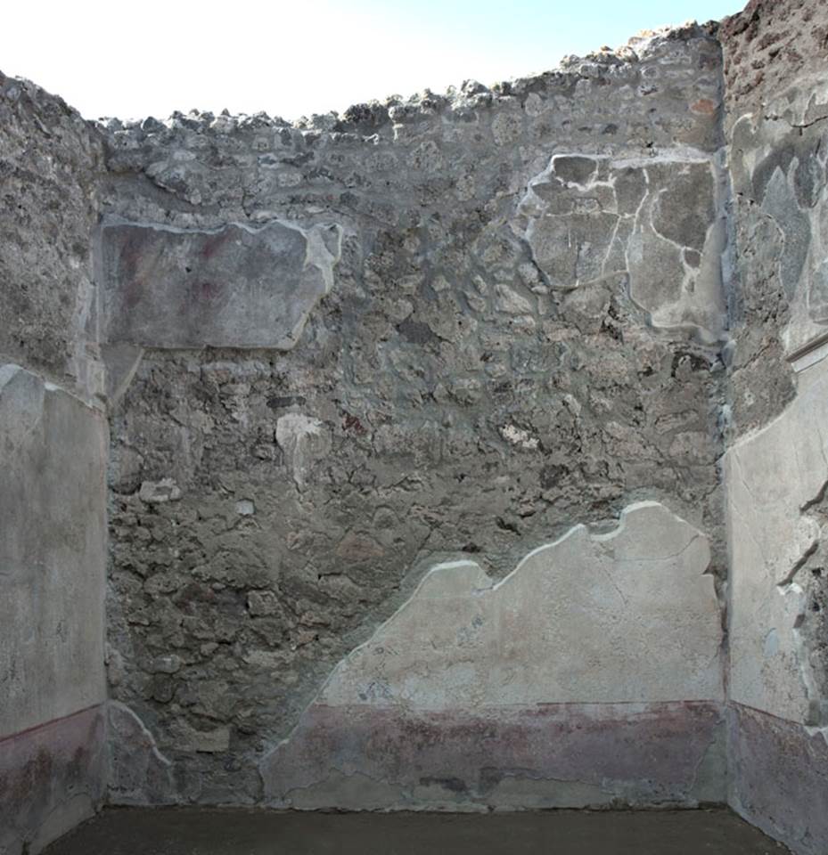 V.1.26  Pompeii.  March 2009. Room 3.  Remains of plaster, cornice and decoration in south east corner of second cubiculum.
