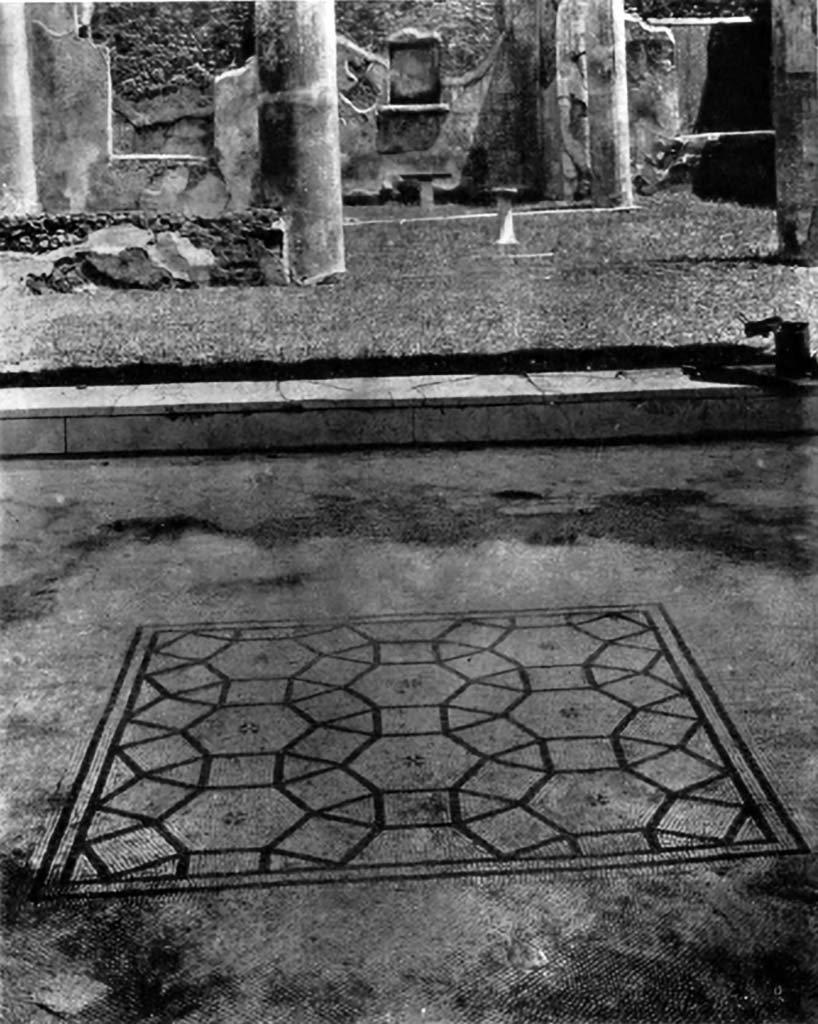 V.1.26  Pompeii.  March 2009.  Room 8.  Mosaic floor in Tablinum.