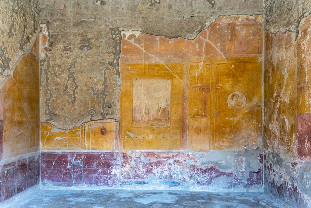 V.1.26 Pompeii. October 2023. Room “o”, looking towards north wall from portico. Photo courtesy of Johannes Eber.