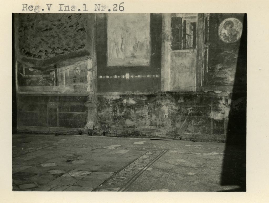 V.1.26 Pompeii. Pre-1937-39. Room “o”, looking towards north wall, and with detail of flooring.
Photo courtesy of American Academy in Rome, Photographic Archive. Warsher collection no. 1824.

