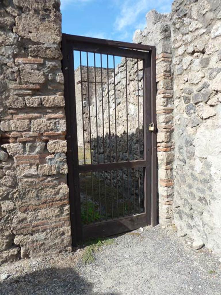 V.2.1 Pompeii. September 2015. Entrance doorway to atrium.