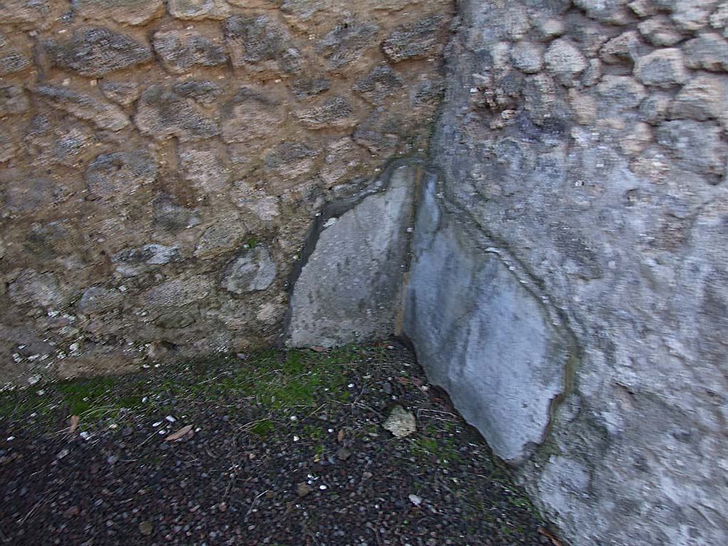 V.2.1 Pompeii. March 2009. Room 5, zoccolo/dado in north-west corner.