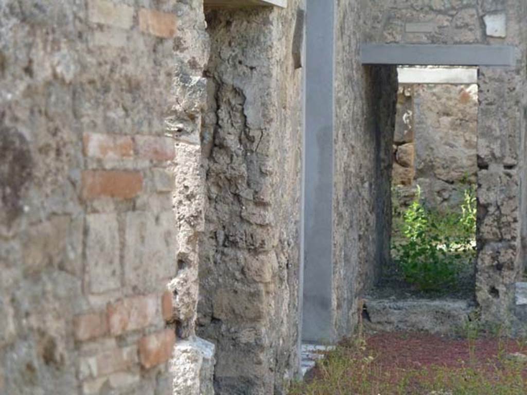 V.2.1 Pompeii. September 2015. Doorways to rooms 7, 8 and 9 on west side of the tablinum.