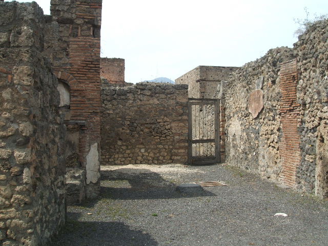 V.2.1 Pompeii. May 2005. Looking north across shop-room towards an entrance corridor (numbered “h” on BdI plan). 