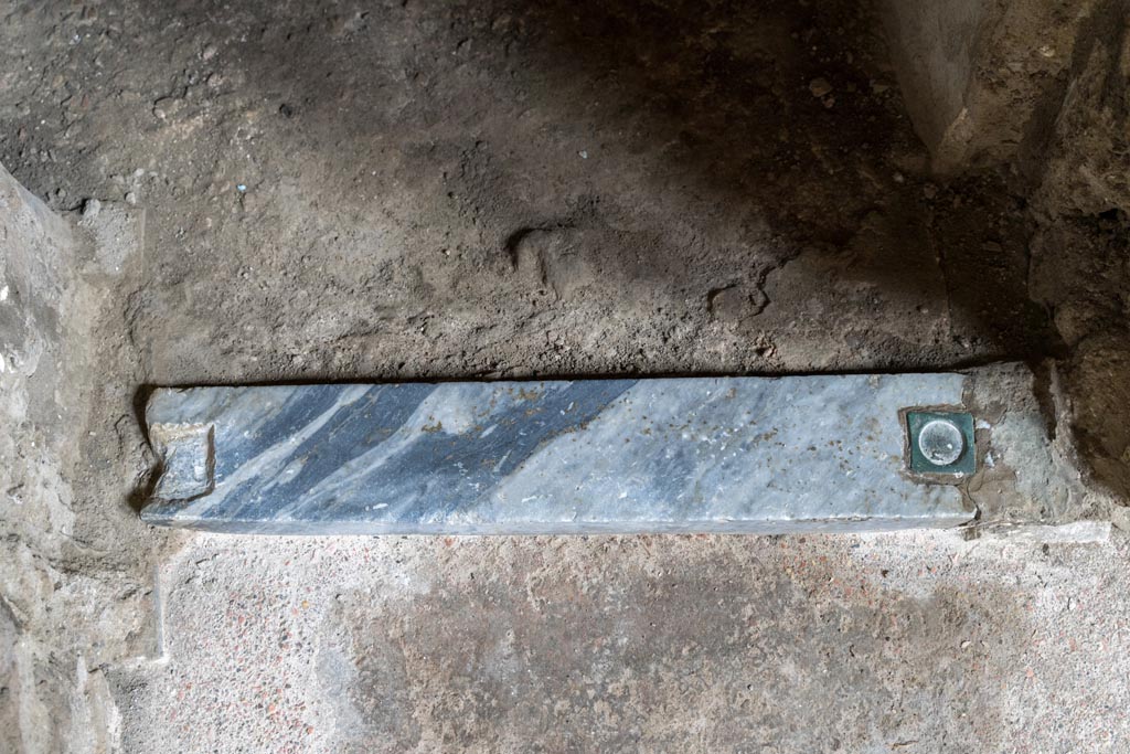 V.2.i Pompeii. March 2023. Room 3, doorway threshold. Photo courtesy of Johannes Eber.