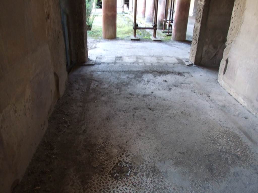V.2.i Pompeii. December 2007. Room 14, looking east to peristyle across apodyterium or dressing room.