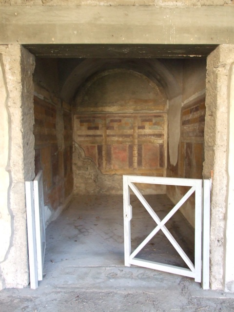 V.2.i Pompeii. December 2007. Room 19, mosaic floor sill of exedra.