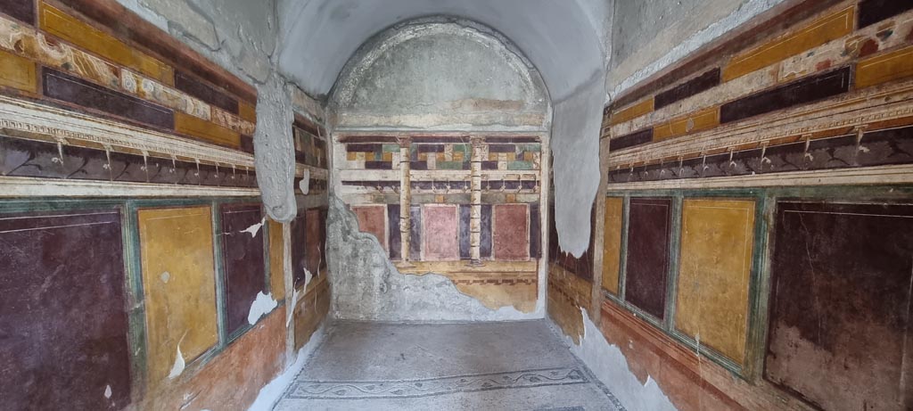 V.2.i Pompeii. December 2023. Room 20, looking south. Photo courtesy of Miriam Colomer.

