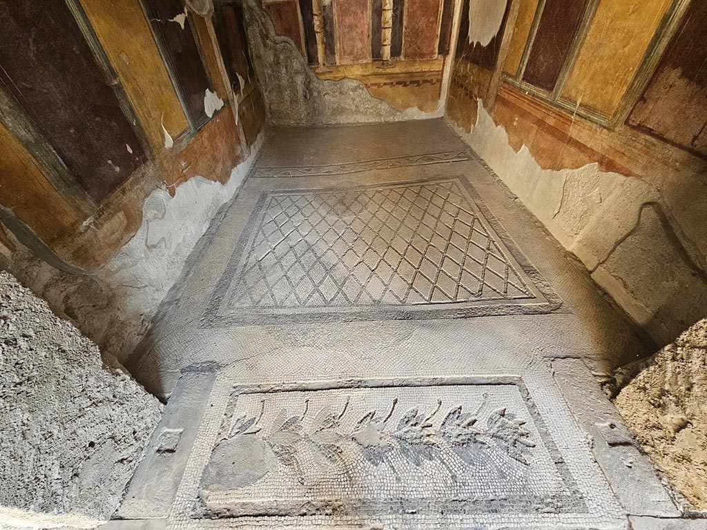 V.2.i Pompeii. November 2024. Room 20, looking south across doorway threshold and flooring. Photo courtesy of Annette Haug.