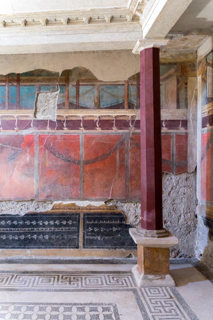 V.2.i Pompeii. Room 21, Corinthian oecus, looking east. Photo courtesy of Alix Barbet.