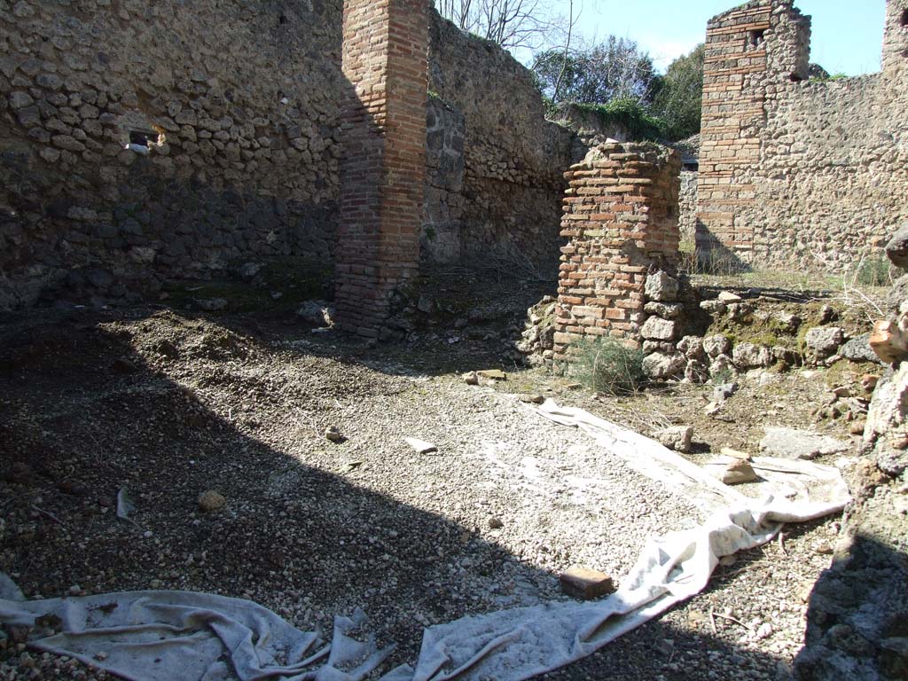V.3.8 Pompeii. March 2009. Looking north across garden (a) from the portico which was supported by two brick pillars.
See Jashemski, W. F., 1993. The Gardens of Pompeii, Volume II: Appendices. New York: Caratzas. (p114).
