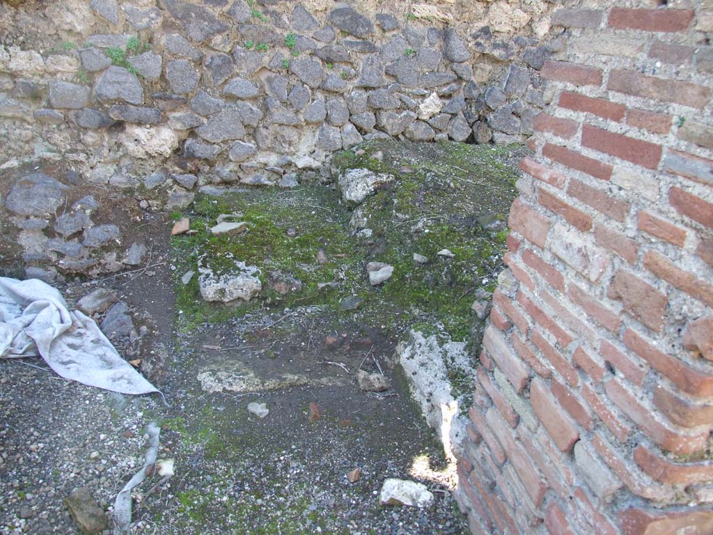 V.3.8 Pompeii. March 2009. North-west corner of portico with remains of structure.