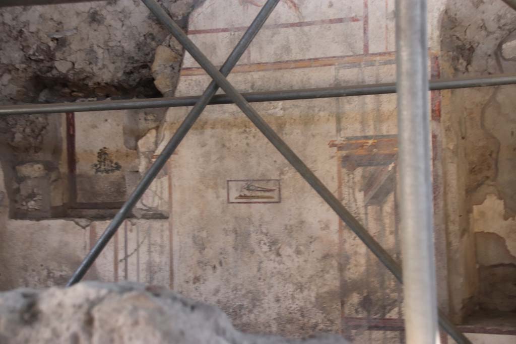 V.3 Pompeii. Casa del Giardino. August 2019. Some of the bone, amber and turquoise objects found.

Alcune degli oggetti ritrovati in osso, ambra e turchese.

Photograph © Cesare Abbate/ANSA courtesy Parco Archeologico di Pompei.


