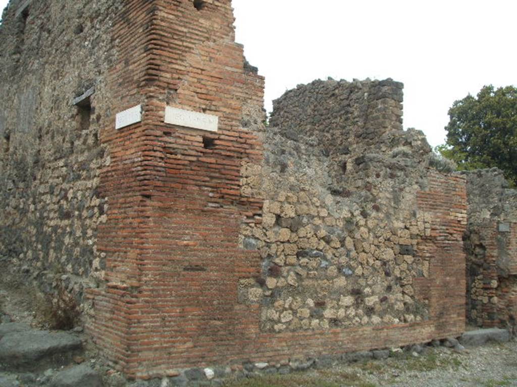 Corner of V.4.1, Pompeii. May 2005. Vicolo di M L Frontone, on left, Via di Nola, on right.
