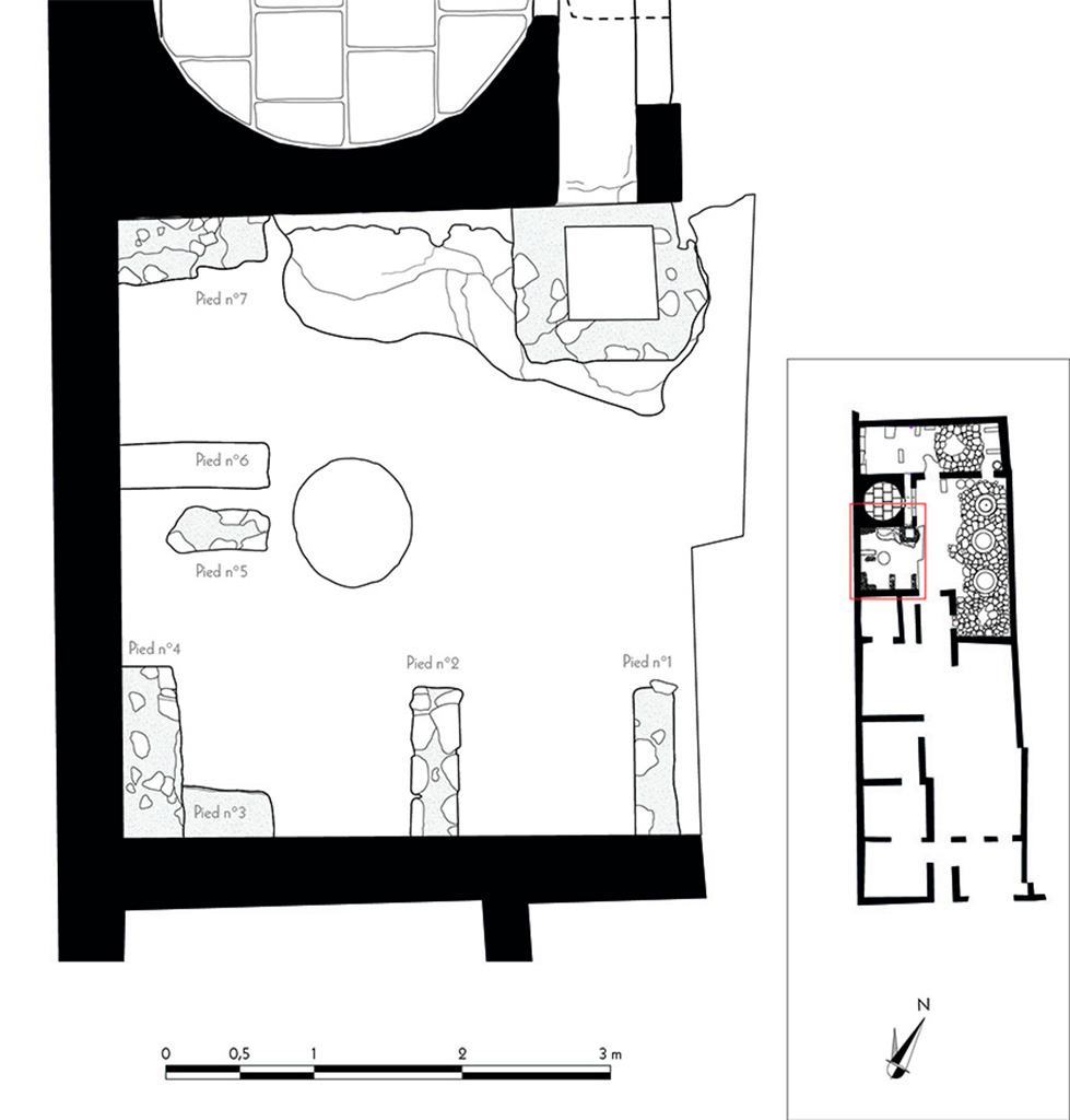 Fig. 7 – Pompéi, boulangerie V 4, 1-2 – Relevé de la salle de façonnage au sud du four.
Échelle : 1/50. Relevé / dessin : S. Aho / N. Monteix – EFR.
