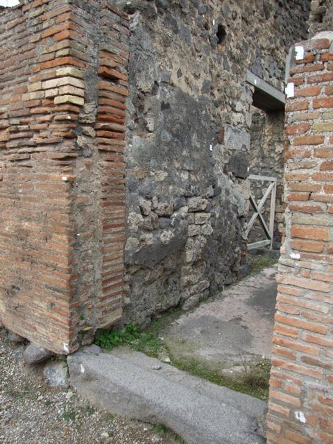 V.4.1 Pompeii. According to NdS –
In the room decorated with edibles, on the north wall and precisely in the panel representing a hunt, there was graffito -
See Notizie degli Scavi, 1891, p.272.

