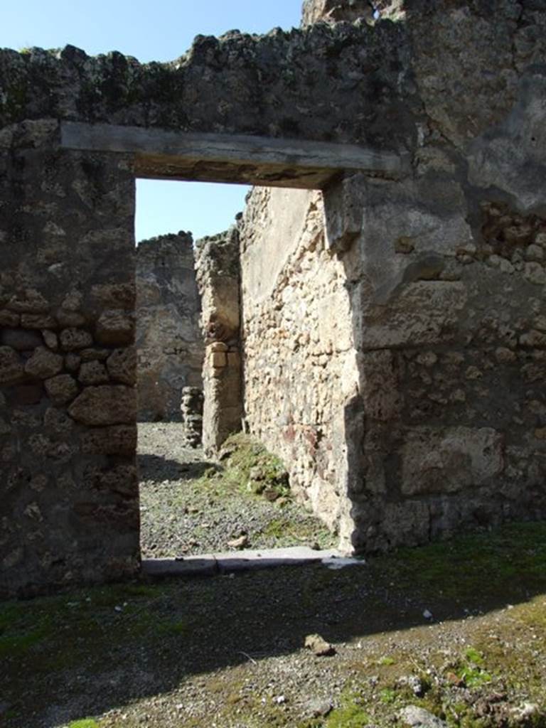 V.4.9 Pompeii.  March 2009. Entrance doorway.