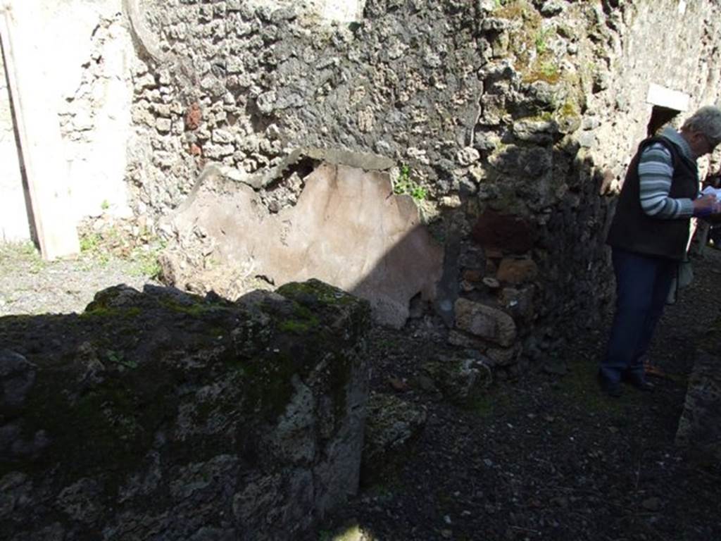 V.4.10 Pompeii. March 2009. Doorway to triclinium in north-west corner of house, looking towards east wall.