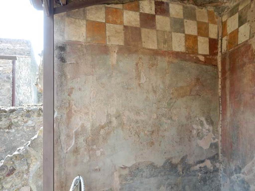 V.4.a Pompeii. May 2015. West wall of hunting fresco. Photo courtesy of Buzz Ferebee.