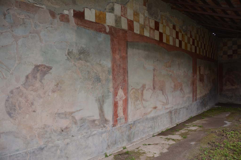 V.4.a Pompeii. March 2018. Room ‘l’ (L), looking east along north wall.       
Foto Annette Haug, ERC Grant 681269 DÉCOR
