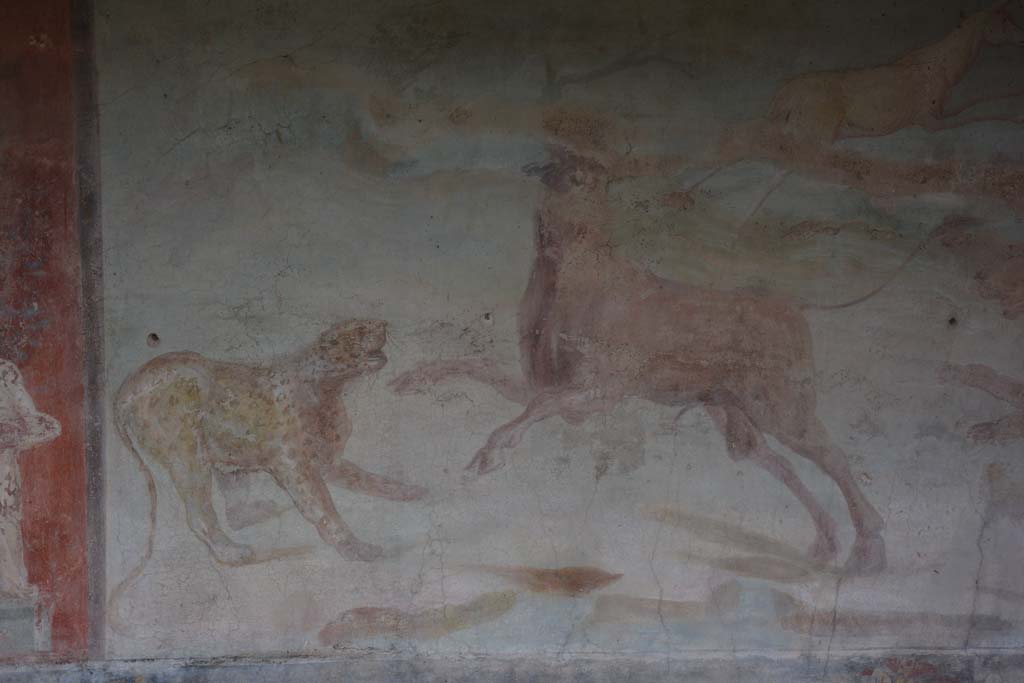 V.4.a Pompeii. March 2018. Room ‘l’ (L), detail from hunting fresco on north wall of garden area.      
Foto Annette Haug, ERC Grant 681269 DÉCOR
