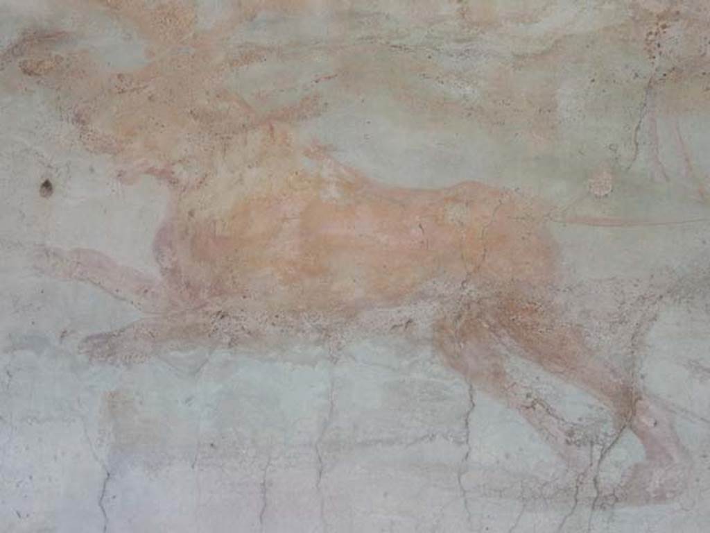V.4.a Pompeii. May 2015. Detail from north wall of the garden. Photo courtesy of Buzz Ferebee.