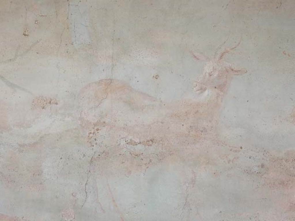 V.4.a Pompeii. May 2015. Detail from north wall of the garden. Photo courtesy of Buzz Ferebee.